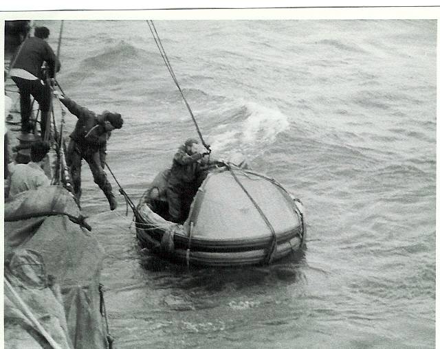 Boarding liferaft for transfer